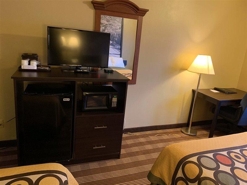 Super 8 By Wyndham Eau Claire Wi Hotel Exterior foto