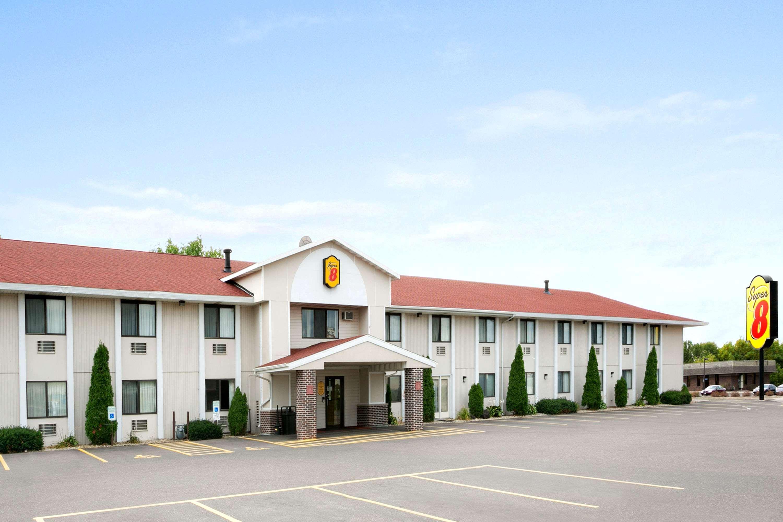 Super 8 By Wyndham Eau Claire Wi Hotel Exterior foto