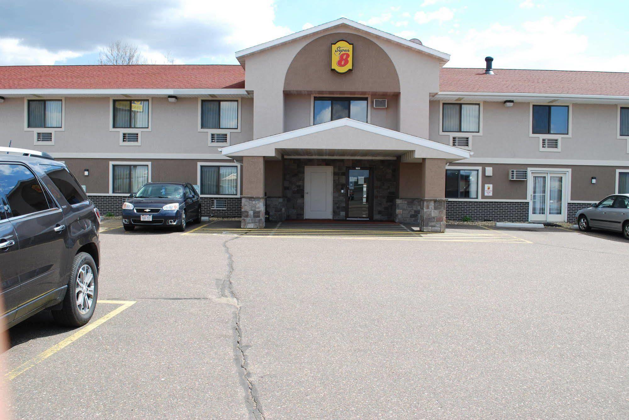 Super 8 By Wyndham Eau Claire Wi Hotel Exterior foto